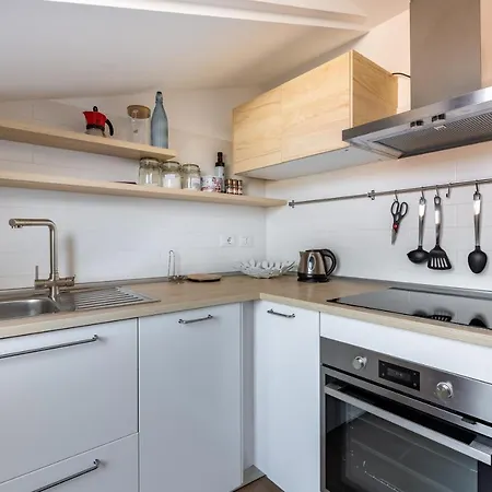 Cozy Studio W/Parking 5 Min Walk From The Bus Stop Milan Exterior photo
